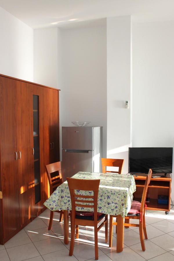 Pile Apartments 3 オミシュ エクステリア 写真